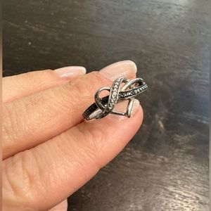 Stunning Sterling silver black and clear Diamond heart  ring!
